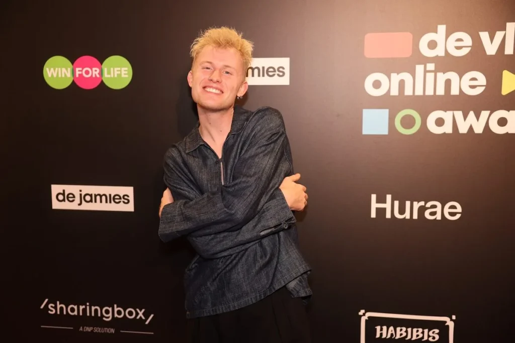 Elias Verwilt werd bekroond tot grappigste maker met de ‘Comedy Jamie’