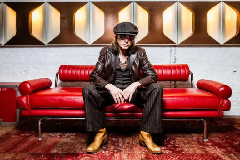 Bassist Stef Kamil Carlens niet welkom op nieuwe dEUS-tour