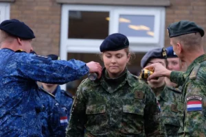 Kroonprinses Amalia bevordert als korporaal