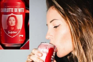 15 Jaar Charlotte de Witte: Techno-DJ Geëerd door Jupiler met Persoonlijk Blikje