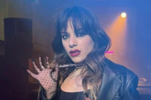 Roemeense Eurovisie-inzending 'Choke Me' van Alexandra Căpitănescu ligt onder vuur wegens verheerlijking van gevaarlijk wurgseks