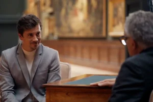 Niels Destadsbader probeert in Stukken Van Mensen een uniek Lego-kunstwerk (5.000 blokjes) als ode aan Will Tura te verkopen aan Paul De Grande