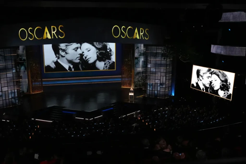 Barbra Streisand spreekt over Robert Redford tijdens het In Memoriam-segment van de Oscars op zondag 15 maart 2026 in het Dolby Theatre in Los Angeles.
