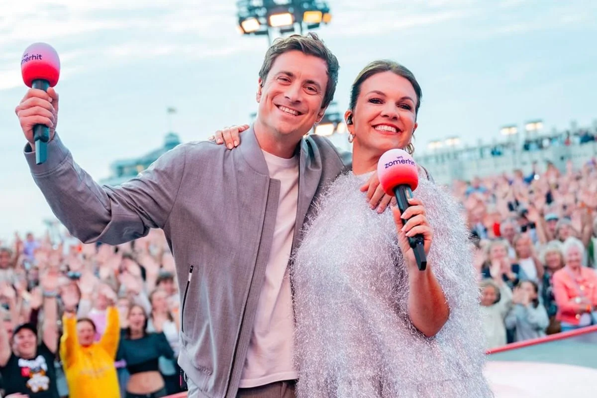 Niels Destadsbader en Siska Schoeters presenteren VRT Zomerhit ook in 2026.