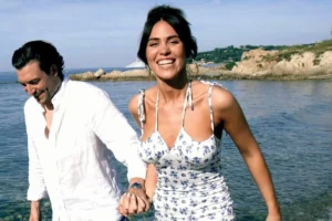 Sarah Puttemans vertelt in haar vlog hoe de verloving met Viktor Verhulst haar compleet verraste.