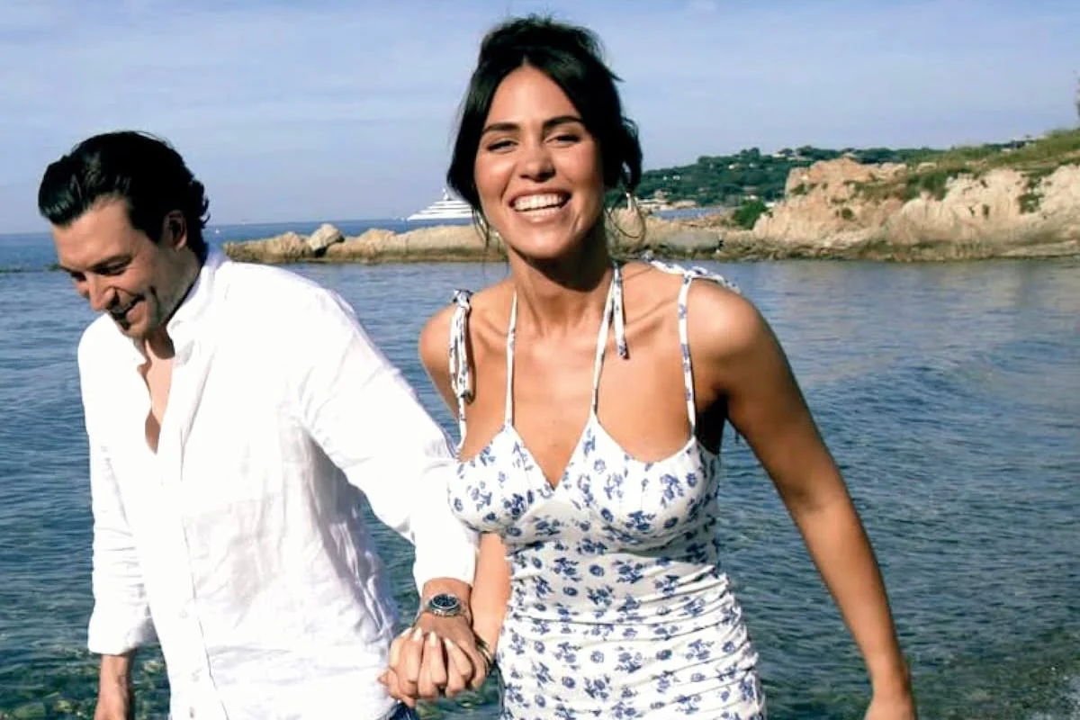 Sarah Puttemans vertelt in haar vlog hoe de verloving met Viktor Verhulst haar compleet verraste.