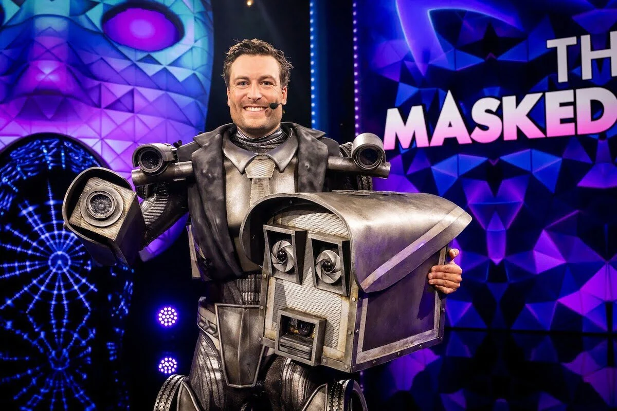 Viktor Verhulst (31) viel gisteren als Flitser als eerste af in The Masked Singer op VTM. Met een boete tot 200.000 euro hield hij het geheim voor vader Gert. De tv-presentator genoot van ‘Sexbomb’ maar had geen win-ambitie.
