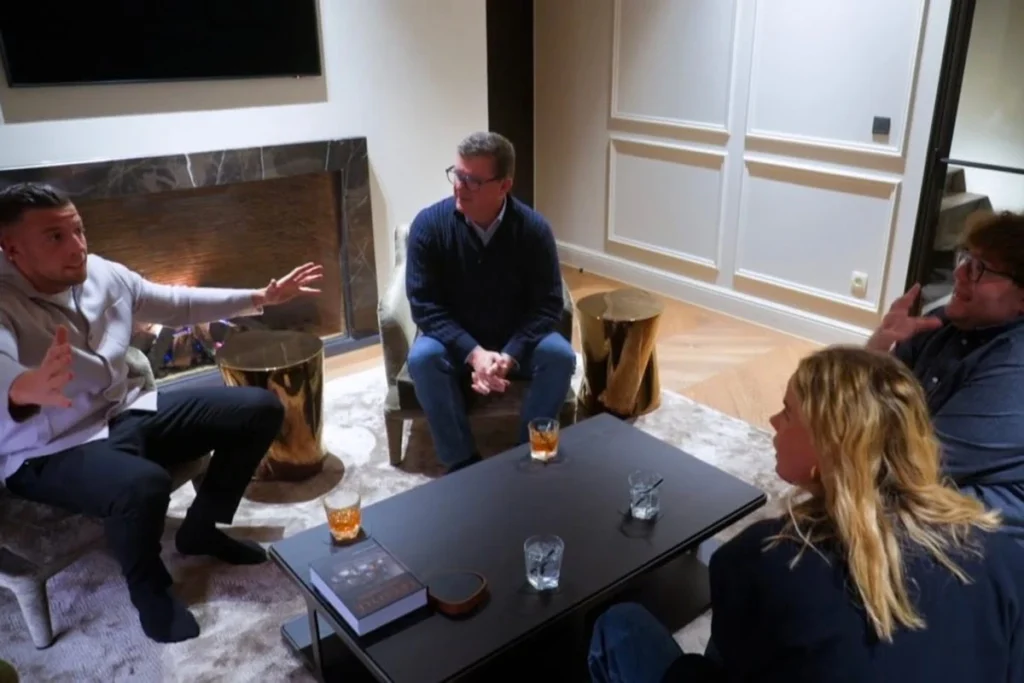 Het aperitief bij Toby Alderweireld werd geserveerd in zijn mancave.