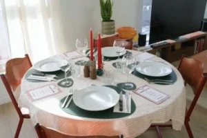 De Komen eten tafel van Manu Van Acker.