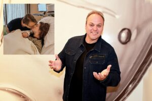 Frans Bauer straalt als kersverse opa.