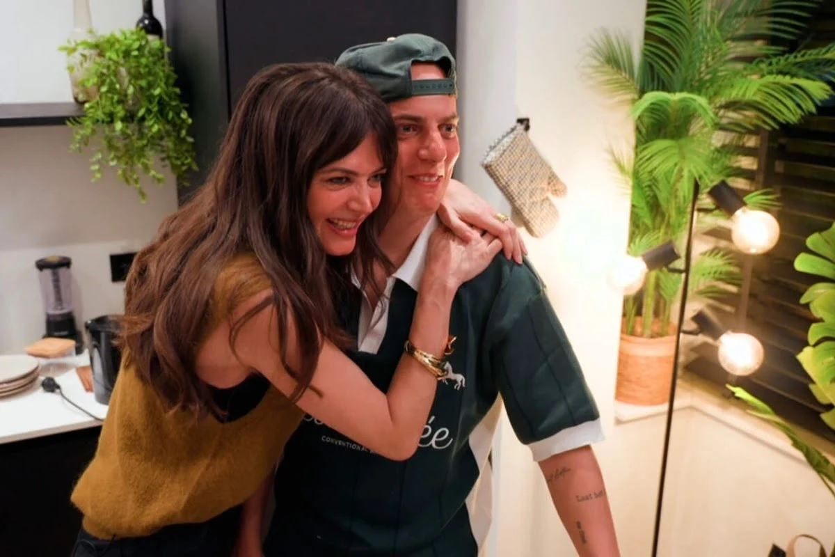 Astrid Coppens en Angel Redondo in Komen eten. © Play