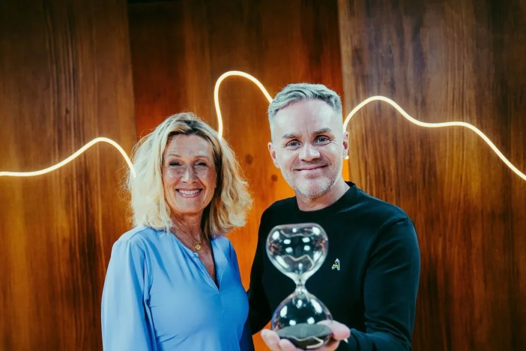 Anne De Baetzelier te gast bij Pete Van de Veire in de VRT-podcast “De zandloper”.