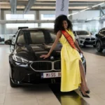 Miss België Olga Lombardo rijdt eindelijk in haar BMW.