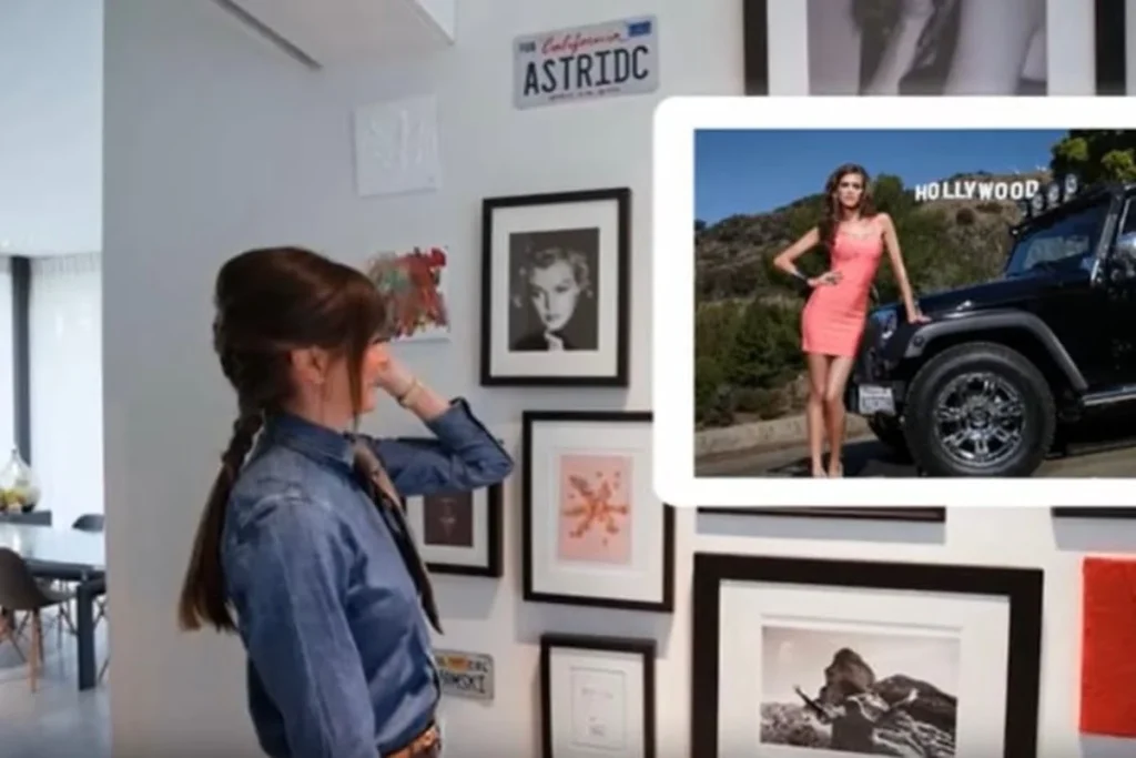 Komen eten bij Astrid Coppens: een throwback naar haar tijd in ‘Astrid in Wonderland’. © Play