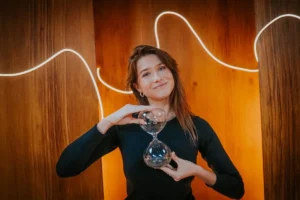 Charlotte Sieben te gast bij Peter Van de Veire in ‘De Zandloper’.