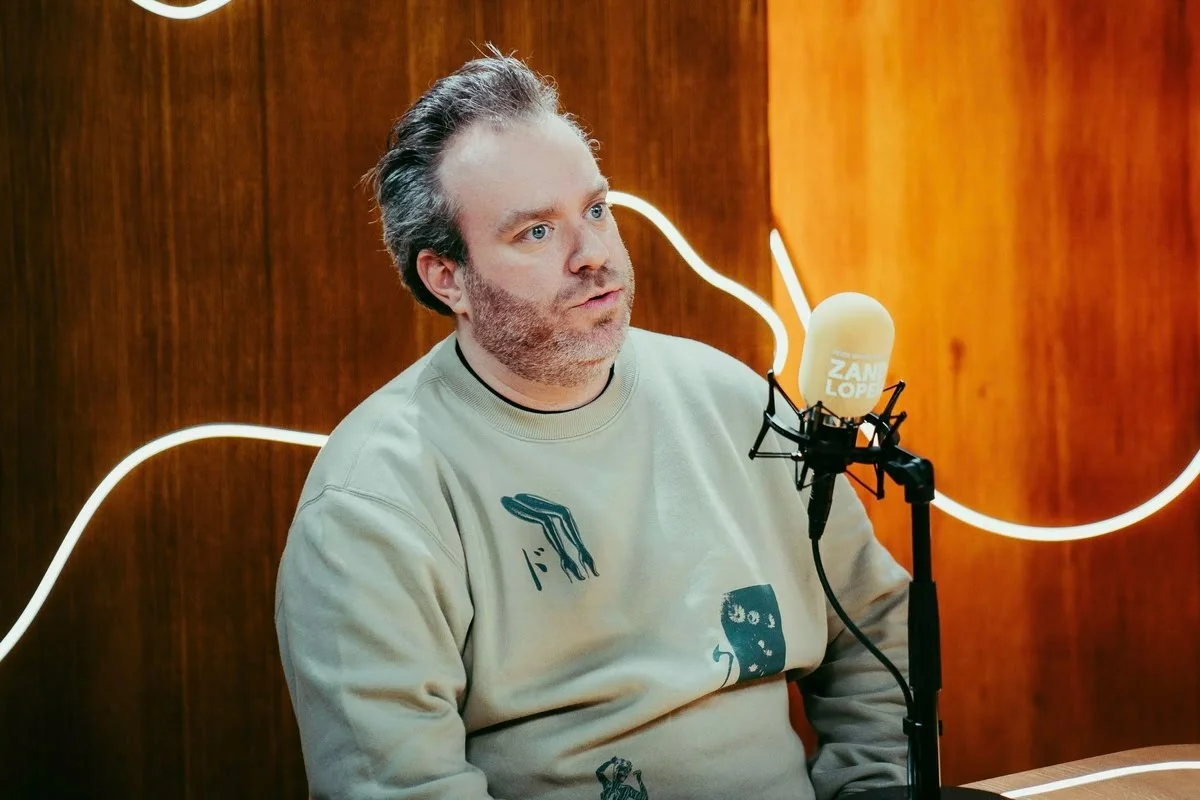 Jens Dendocker te gast in de VRT podcast “De zandloper”.