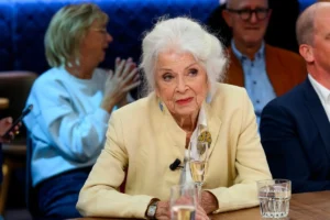 Nederlands TV icoon Sonja Barend overleden.