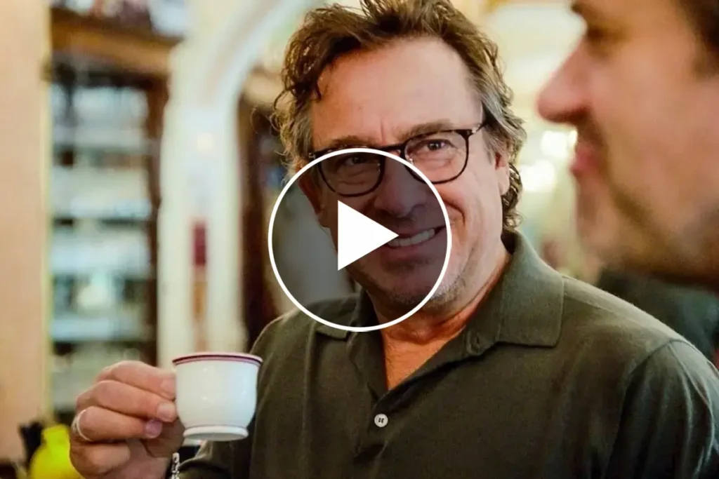 Marco Borsato is na vele jaren terug op TV. Bekijk hier de trailer van Sergio in Italië.